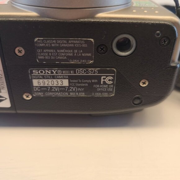 Sony Cyber-shot DSC-S75 3.2MP Digital Camera w/ Charger Battery - Picture 9 of 9